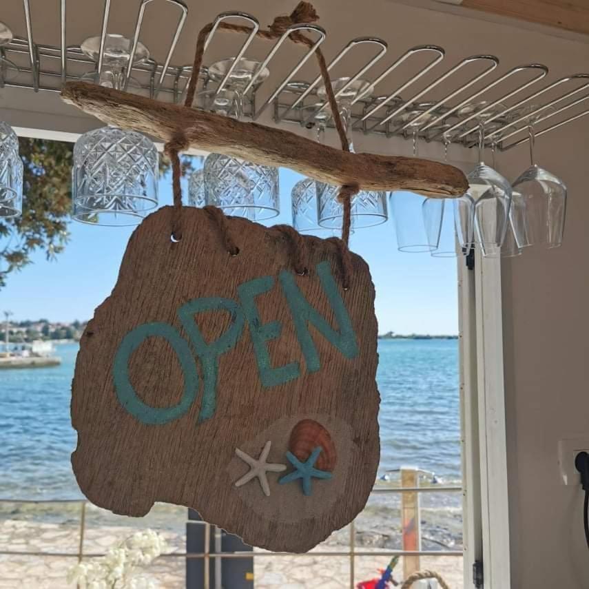 Apartment Villa Angelina, 70M From The Beach, Free Parking Novigrad Istria Eksteriør billede